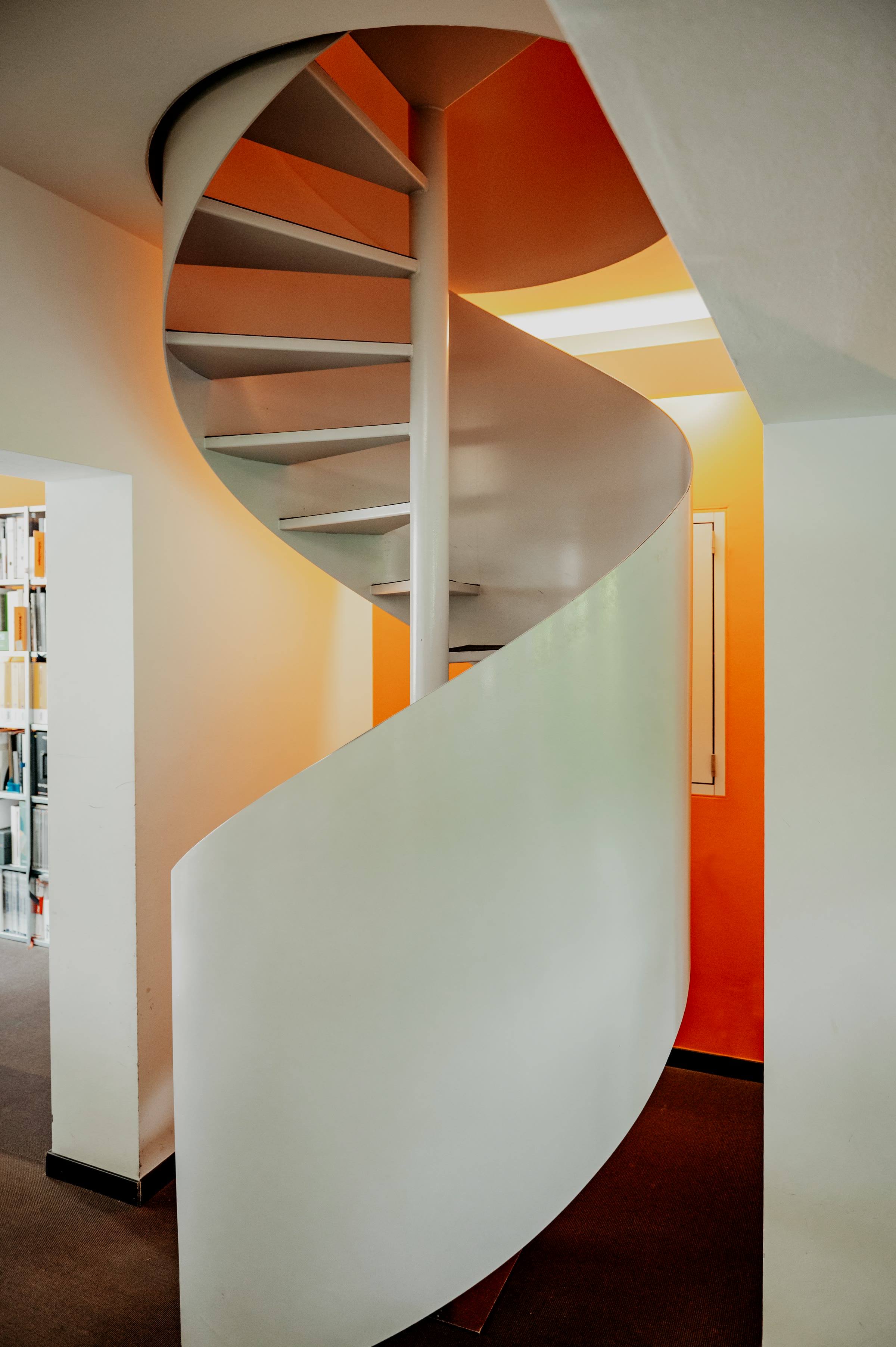 BGF+, Wendeltreppe im Büro