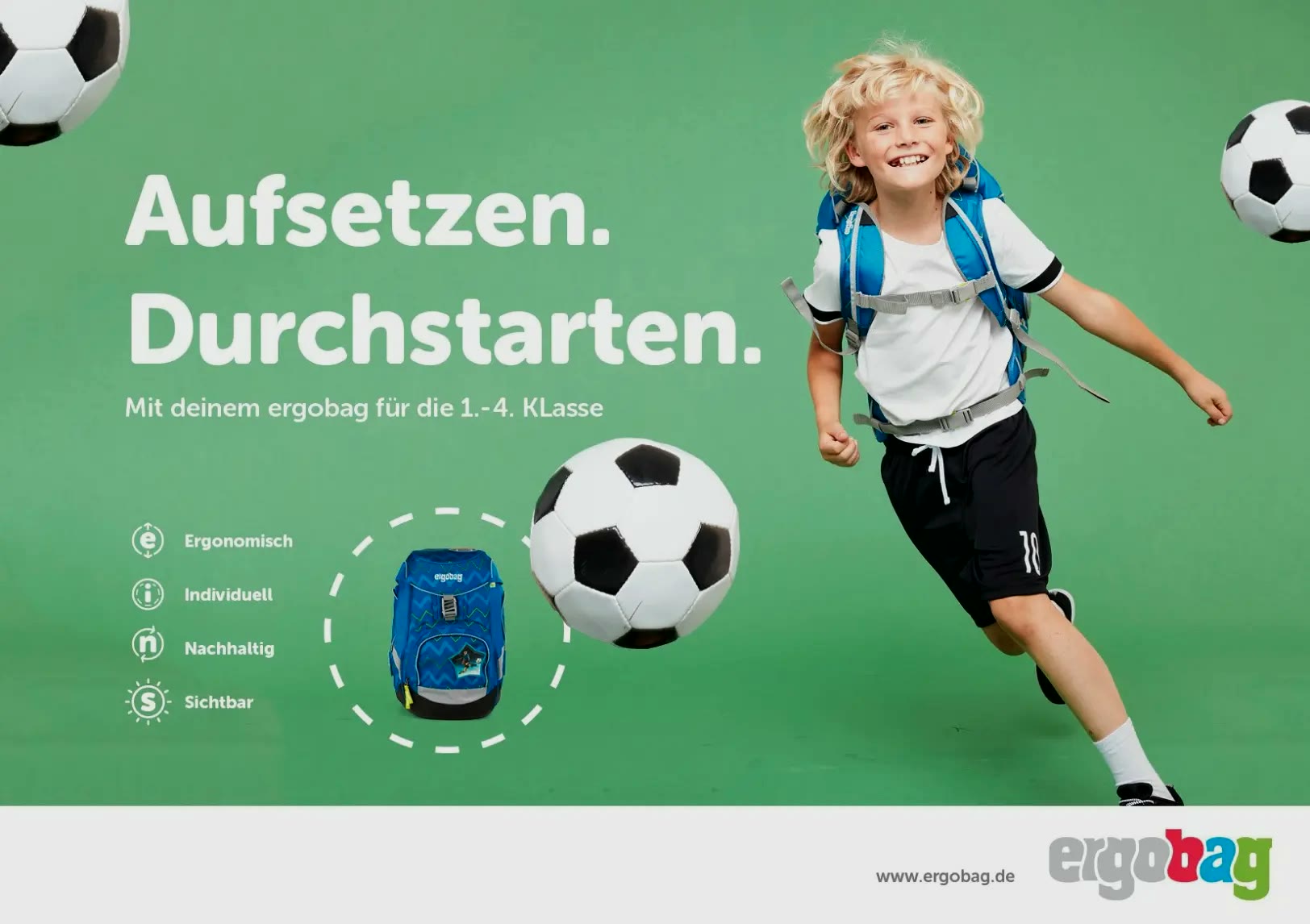 ergobag, Kampagnenmotiv „Aufsetzen. Durchstarten.“ mit Junge und Fußball