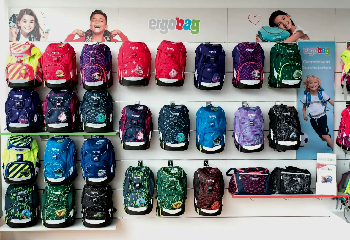 ergobag, Spacewall mit Rucksack-Kollektion