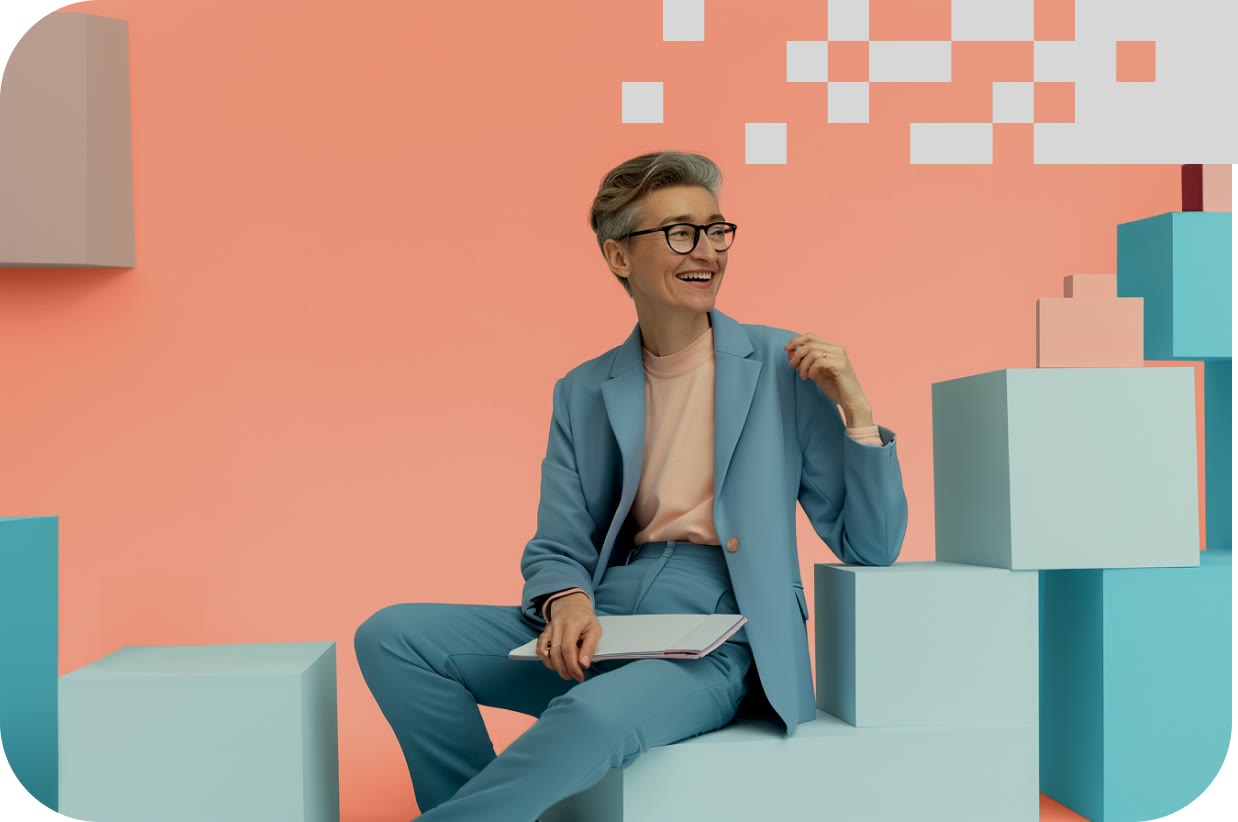 Immofolia, Keyvisual: Mitarbeiterin in Cube-Welt