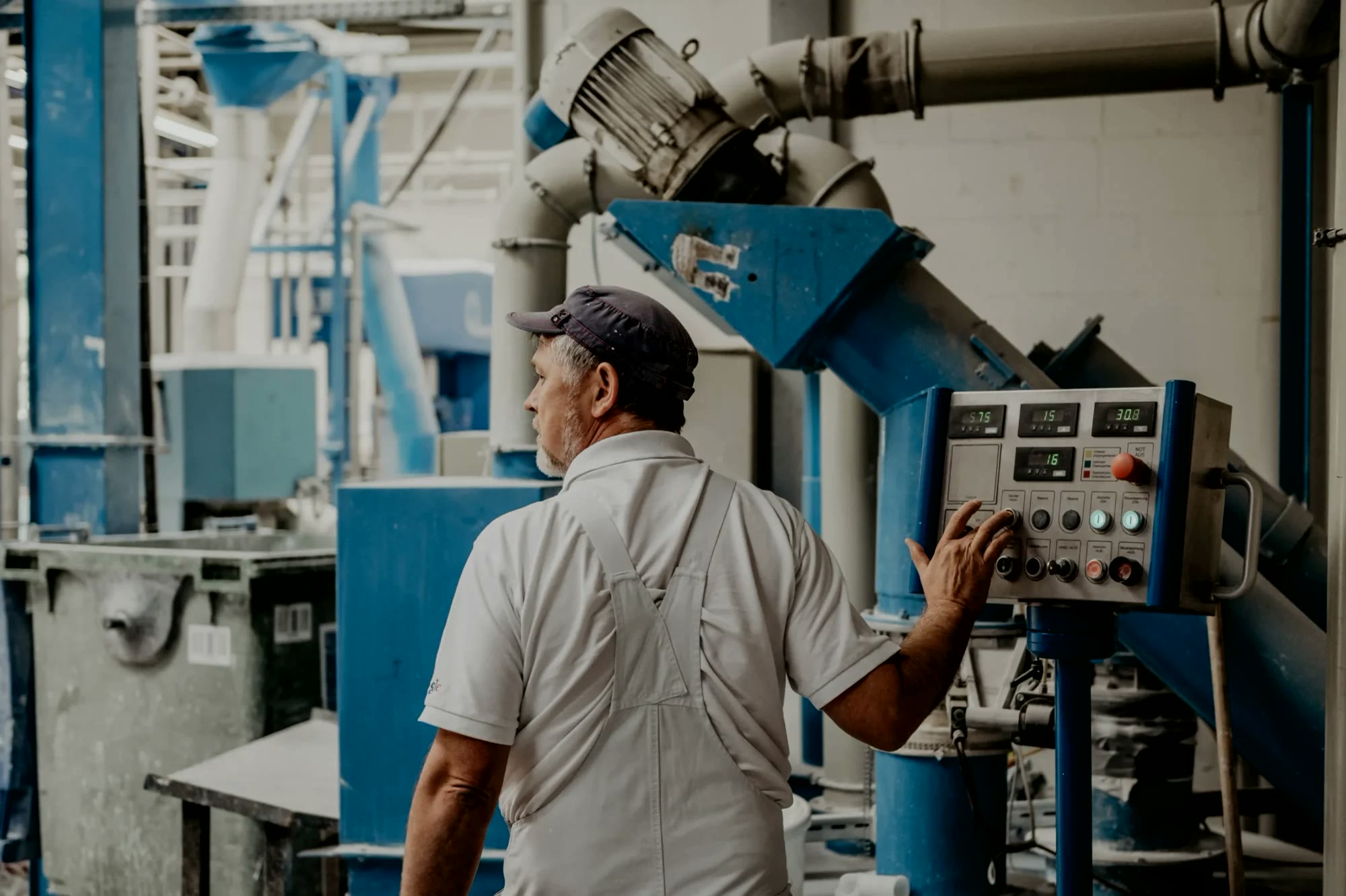 Maleco, Mitarbeiter an der Anlage in der Farbenproduktion