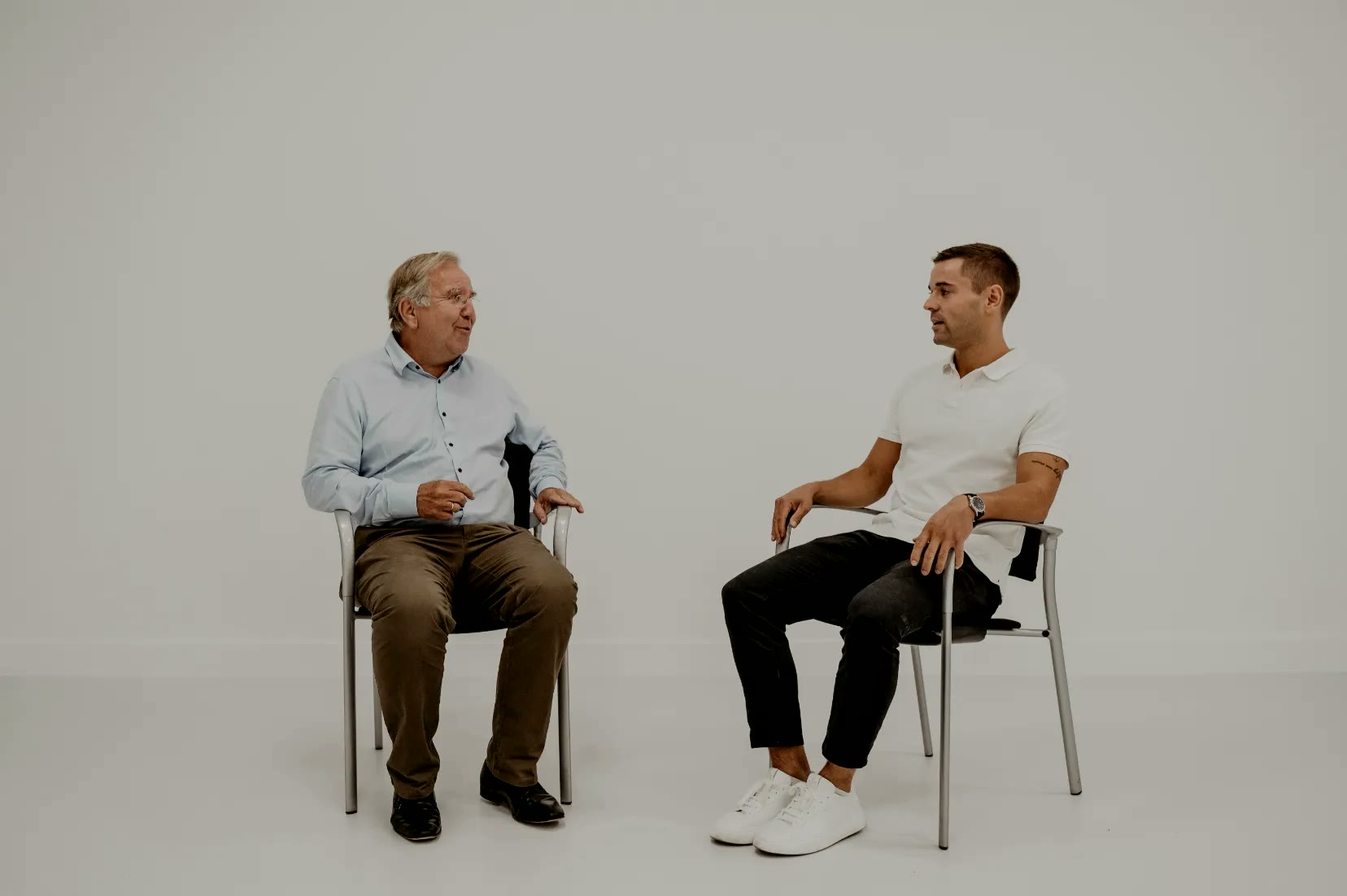 Maleco, zwei Gesprächspartner im Studio