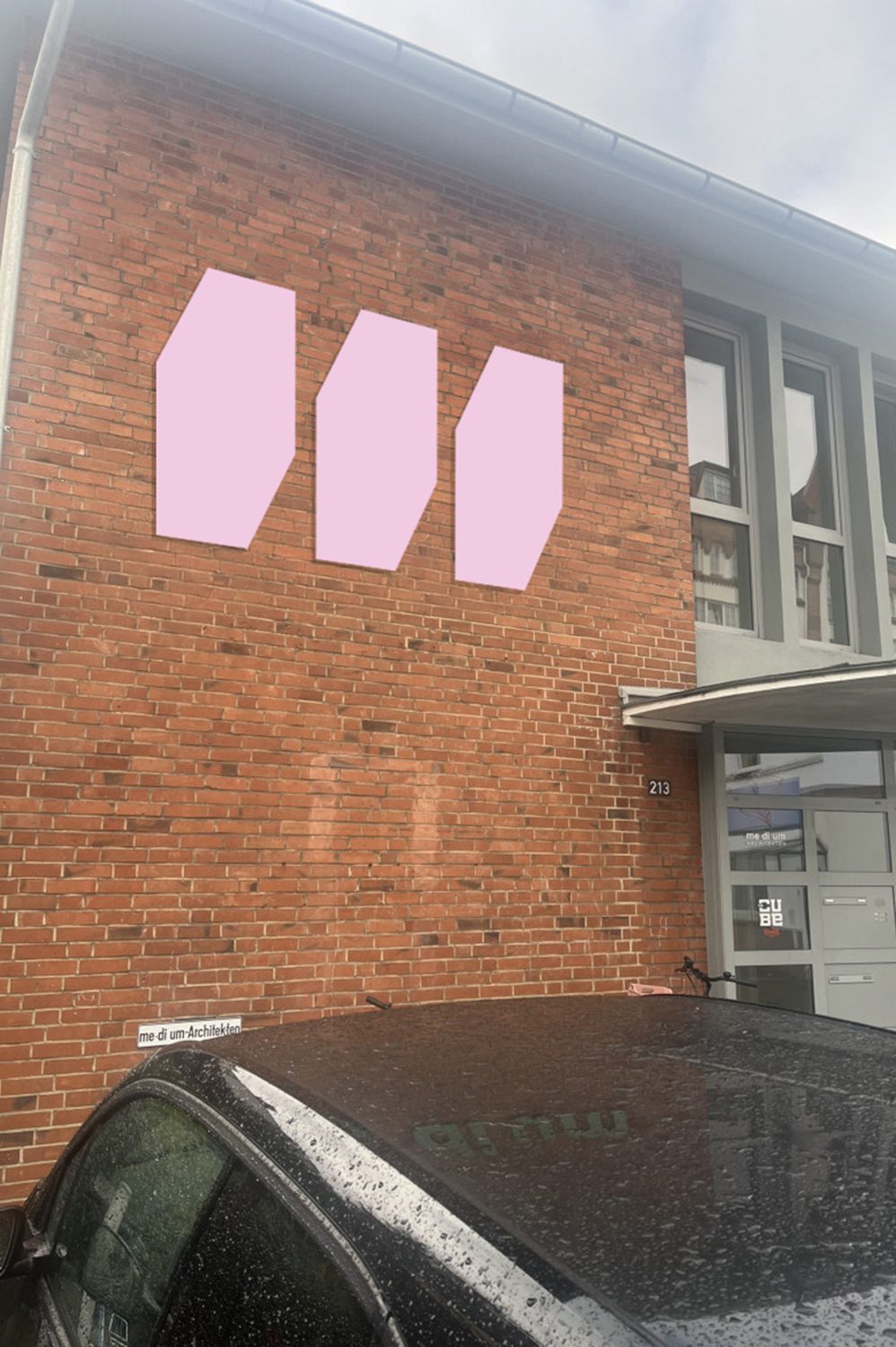 medium, Branding an der Hauswand
