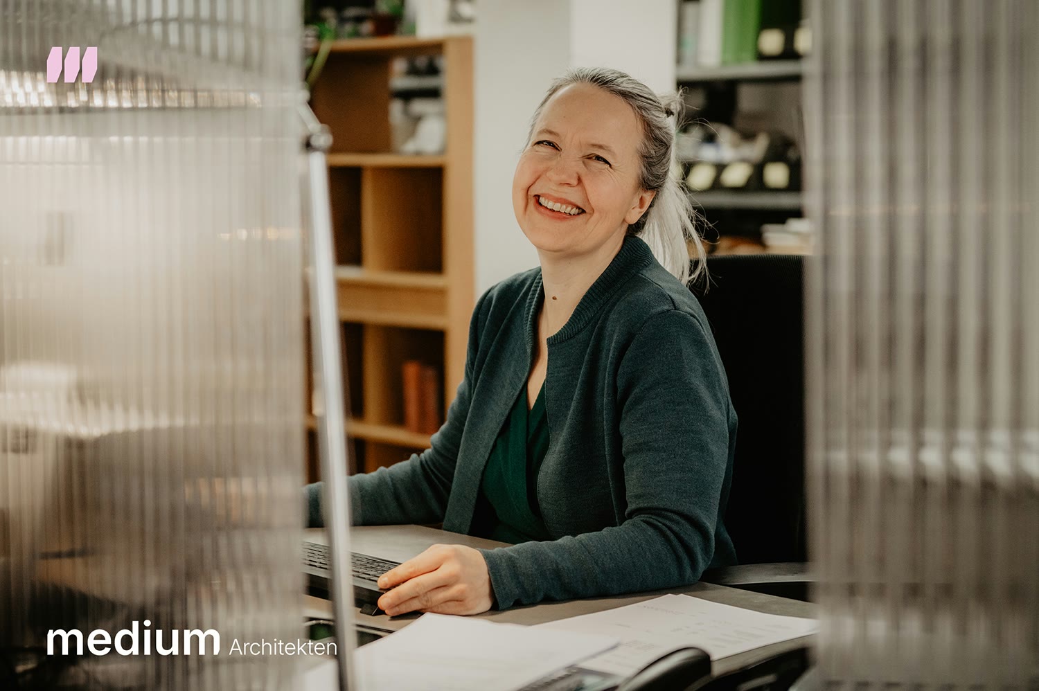 medium Architekten, Mitarbeiterin im Büro
