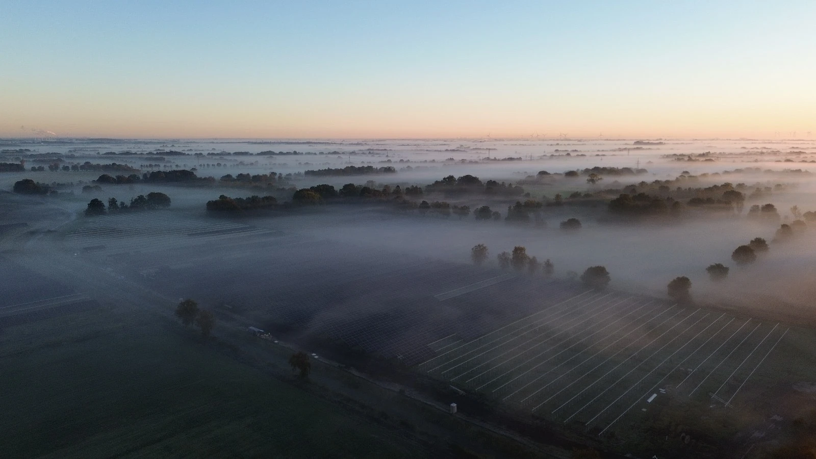 PARQ Energy, Solarlandschaft im Morgenlicht
