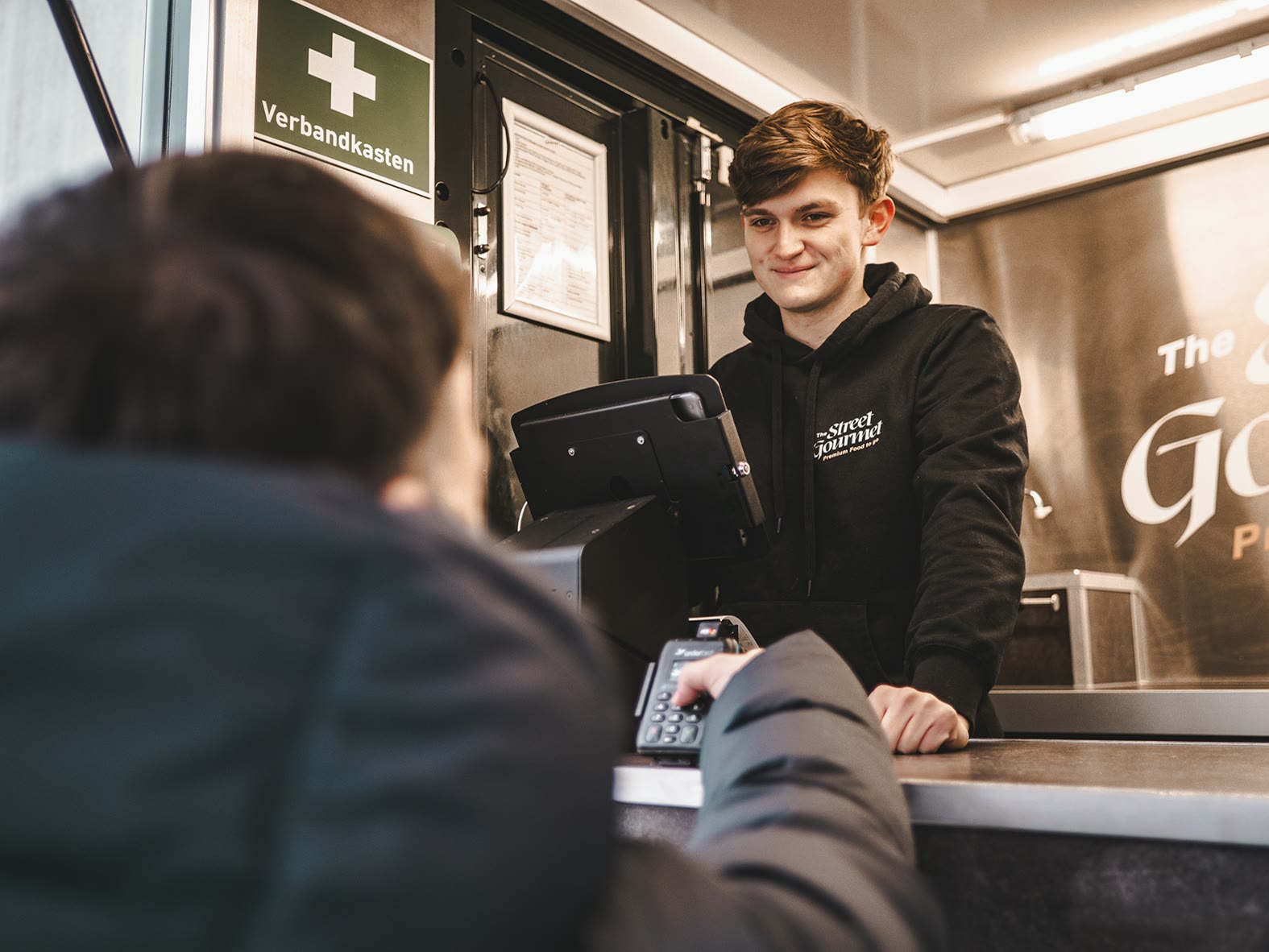 Street Gourmet, Crew an der Ausgabe