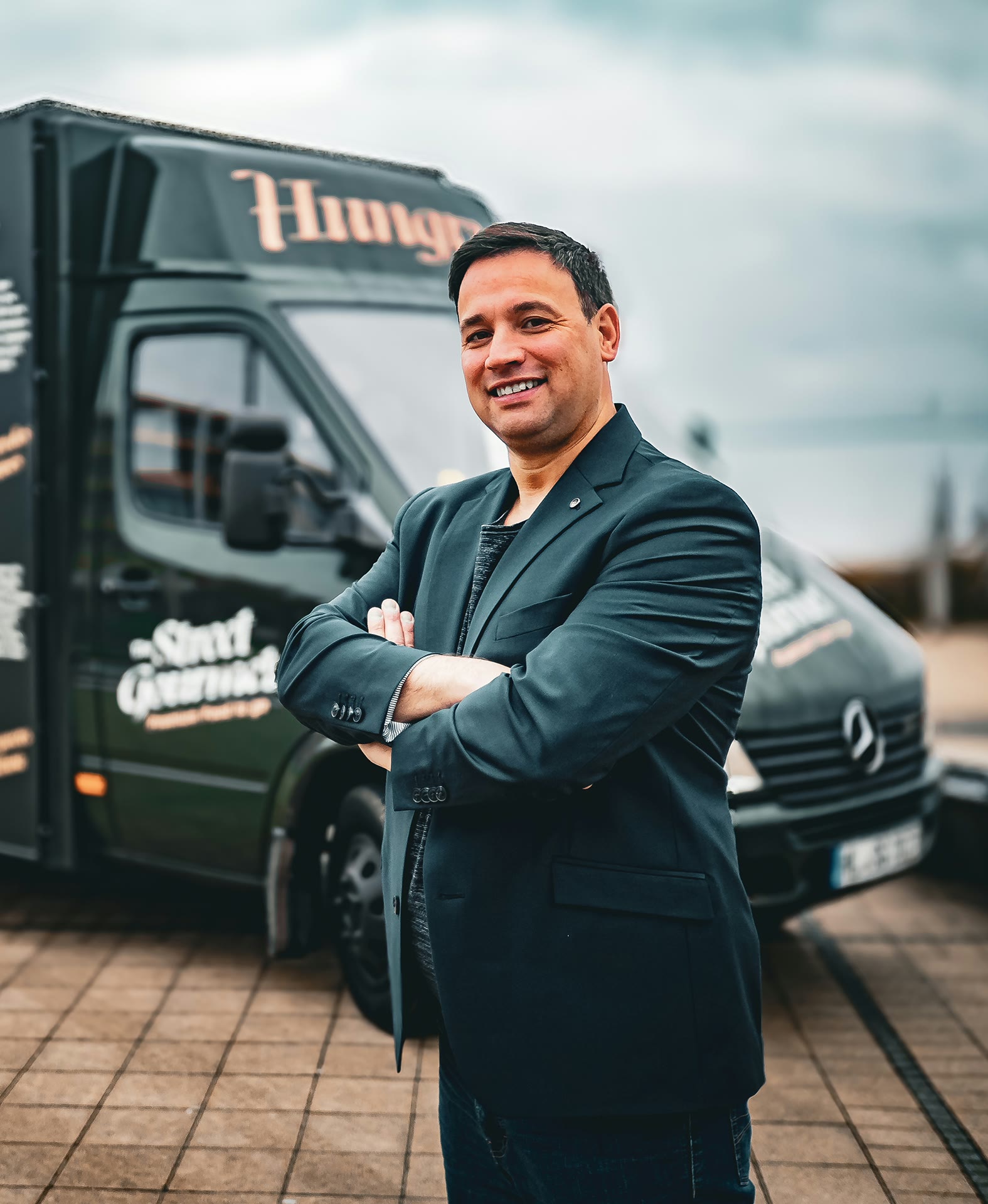 Marco Di Santo, Geschäftsführer Street Gourmet, vor einem Foodtruck