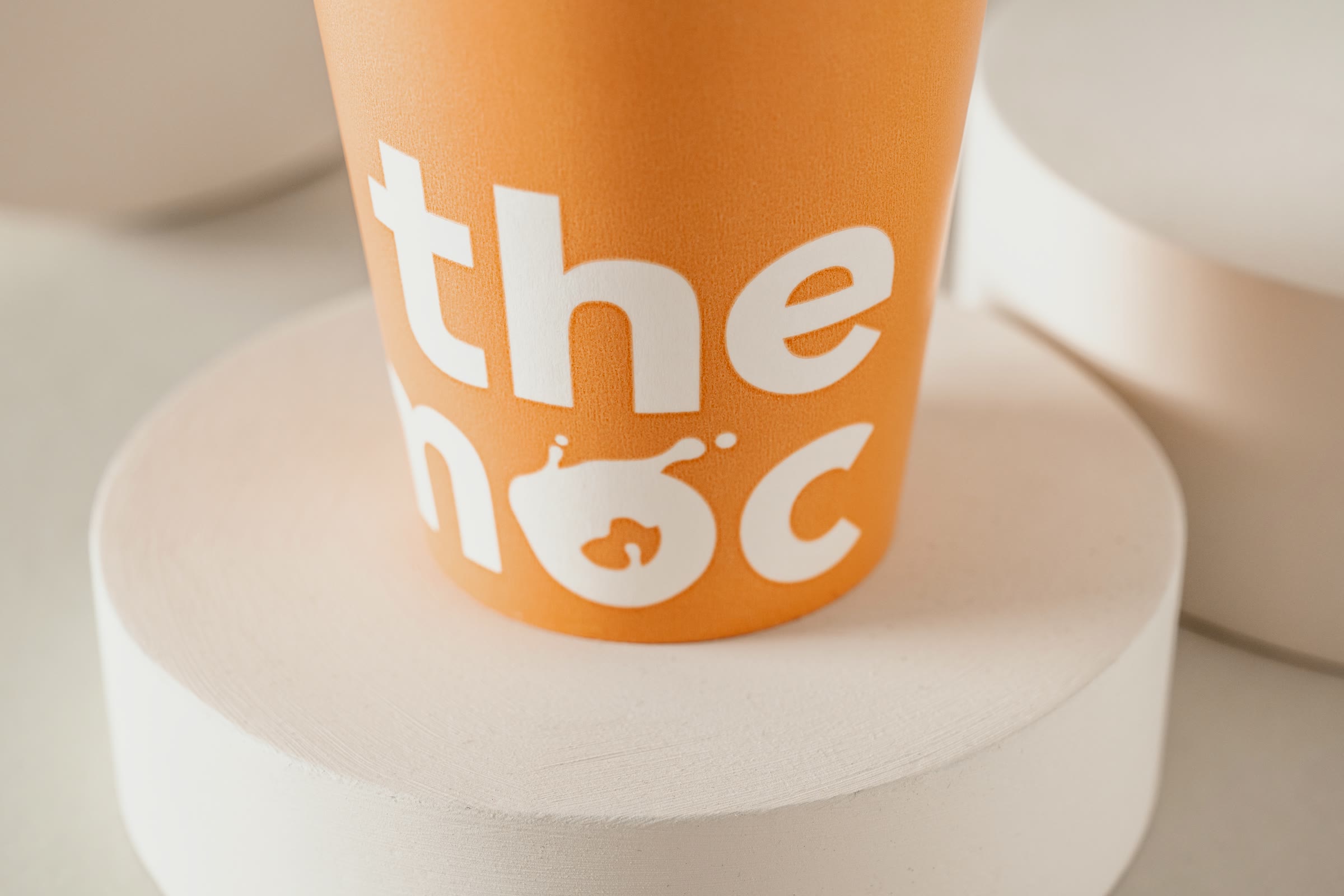 the moc, Becher mit Wortmarke, Detail aus dem Shooting