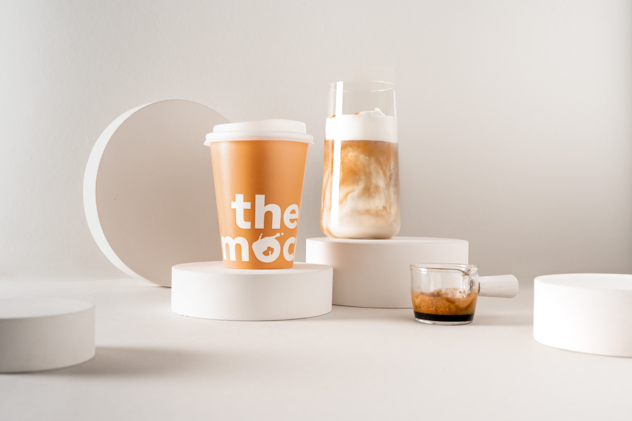 the moc, Becher und Gläser auf Podesten