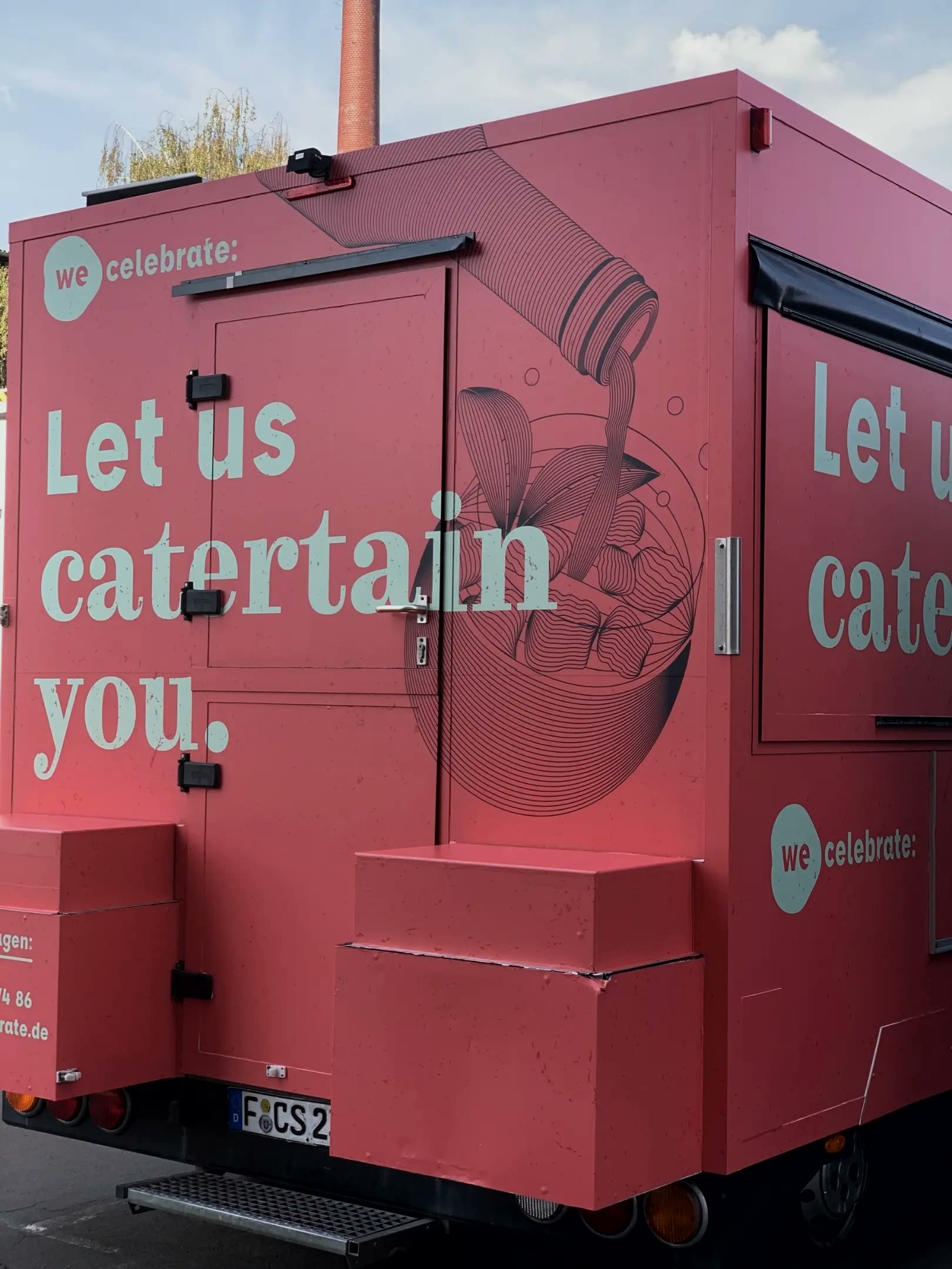 we:celebrate, Foodtruck mit Folierung „Let us catertain you“