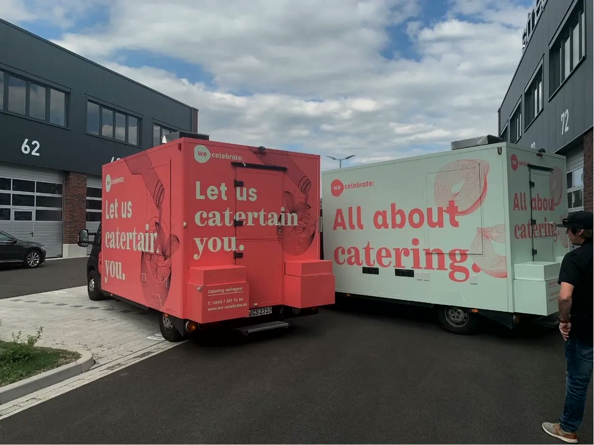 we:celebrate, Foodtruck-Flotte vor dem Firmensitz